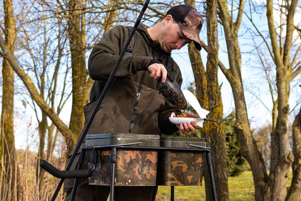 Spomb Double Bucket Stand Kit - Image 7